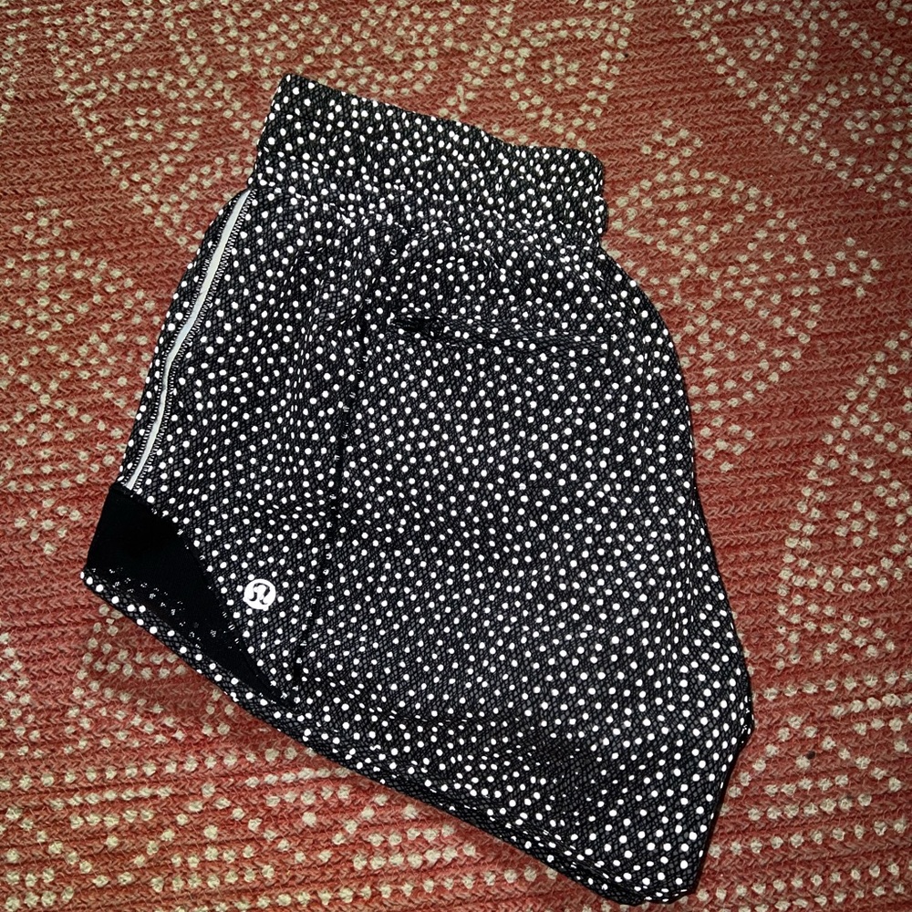 lululemon hotty hot shorts frozen fizz (rare)